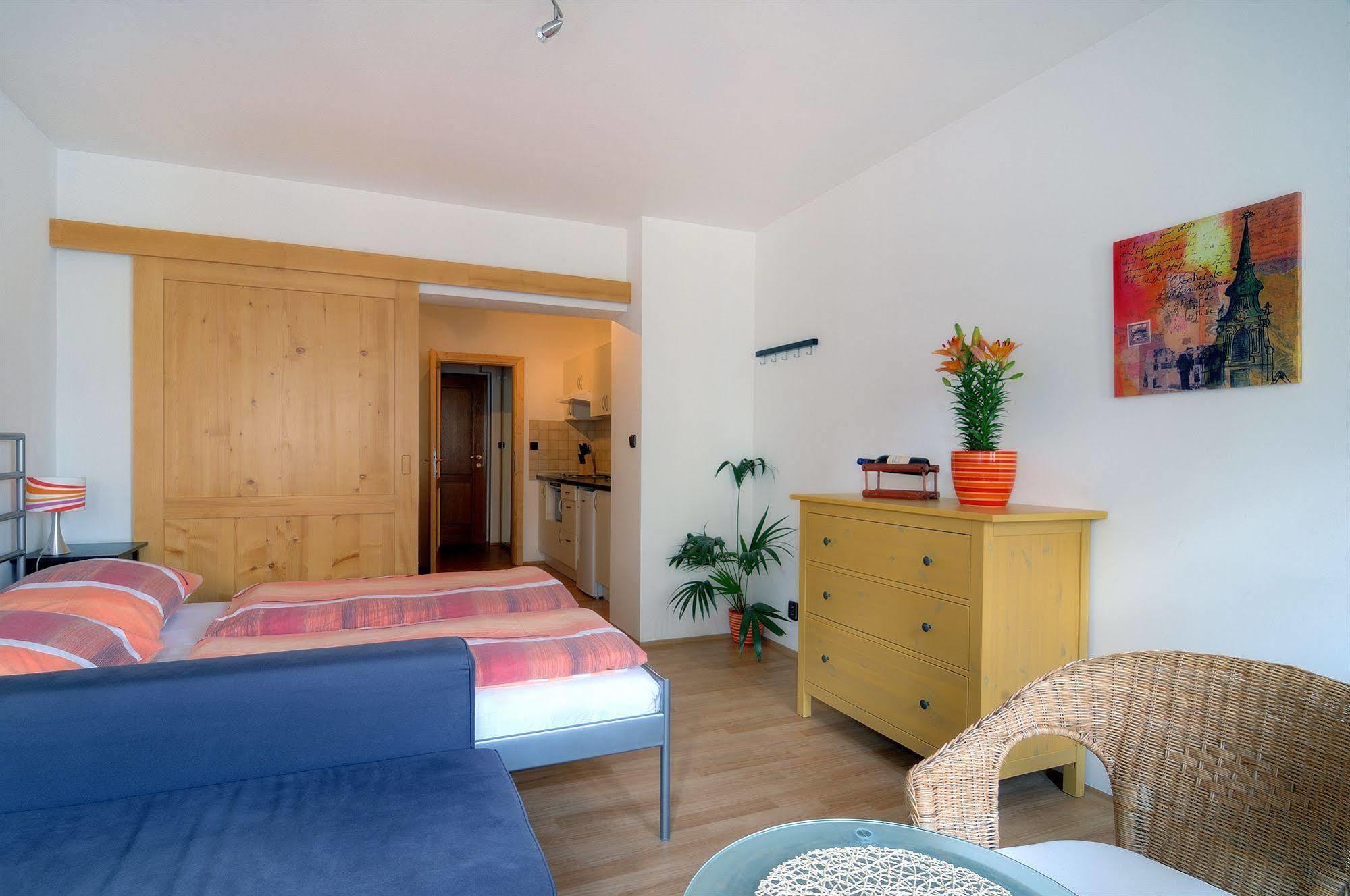 Family Apartments Praha 6 Ngoại thất bức ảnh