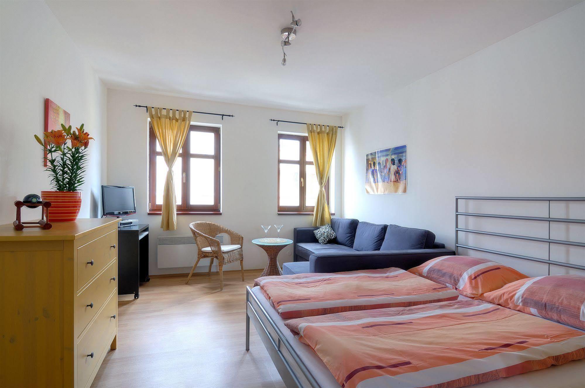 Family Apartments Praha 6 Ngoại thất bức ảnh
