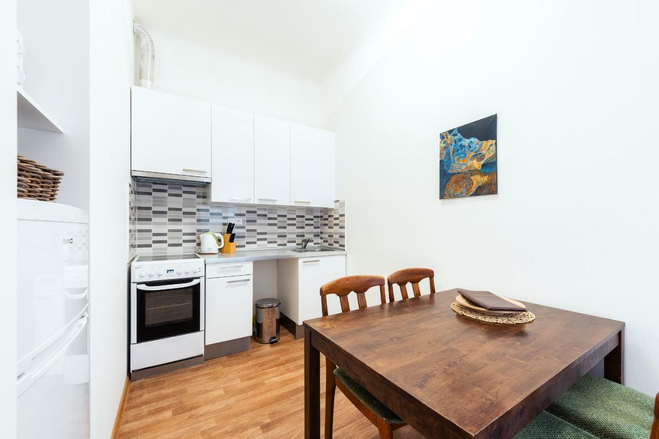 Family Apartments Praha 6 Ngoại thất bức ảnh