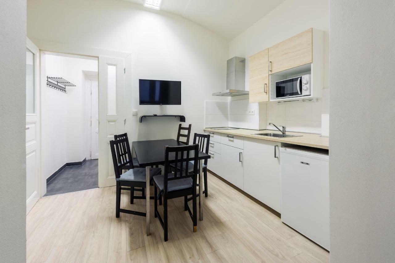 Family Apartments Praha 6 Ngoại thất bức ảnh