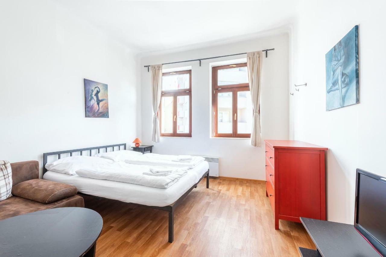 Family Apartments Praha 6 Ngoại thất bức ảnh