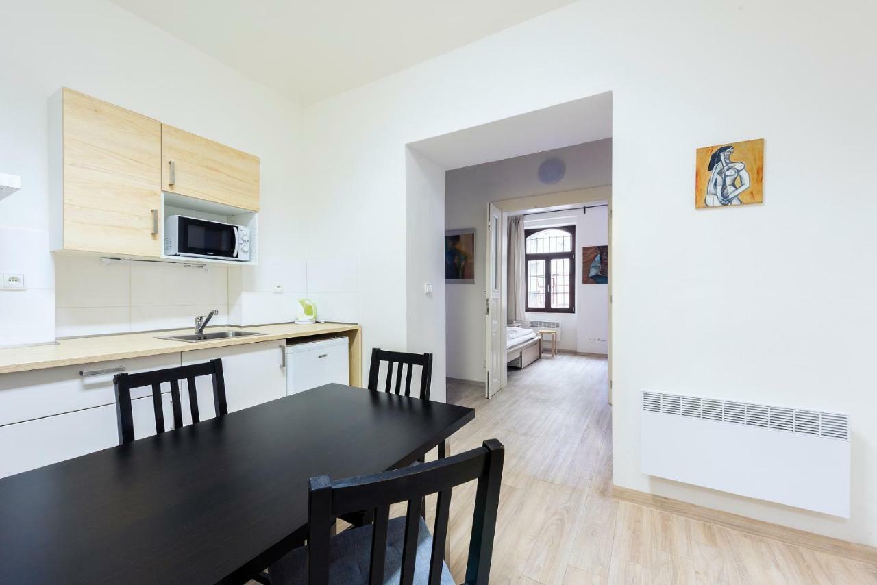 Family Apartments Praha 6 Ngoại thất bức ảnh