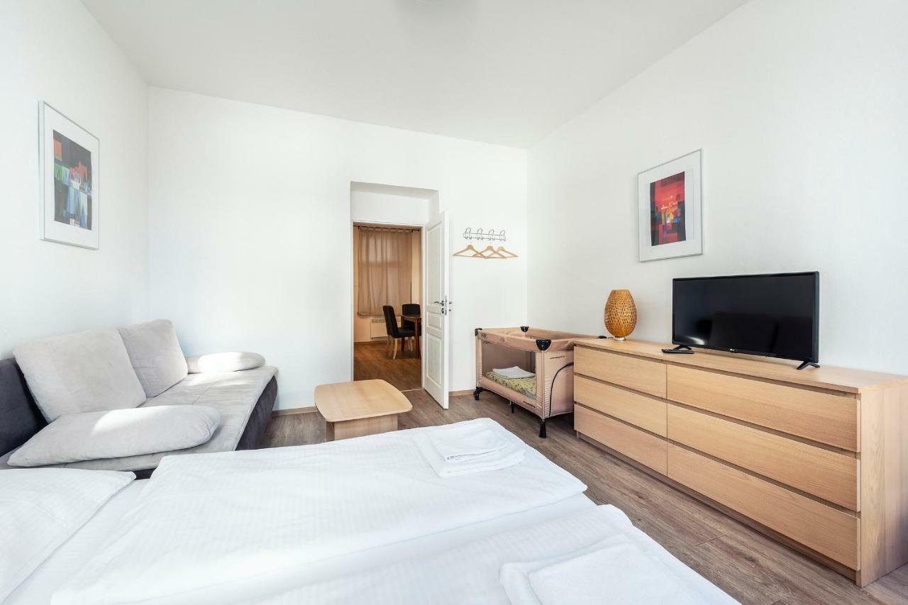 Family Apartments Praha 6 Ngoại thất bức ảnh